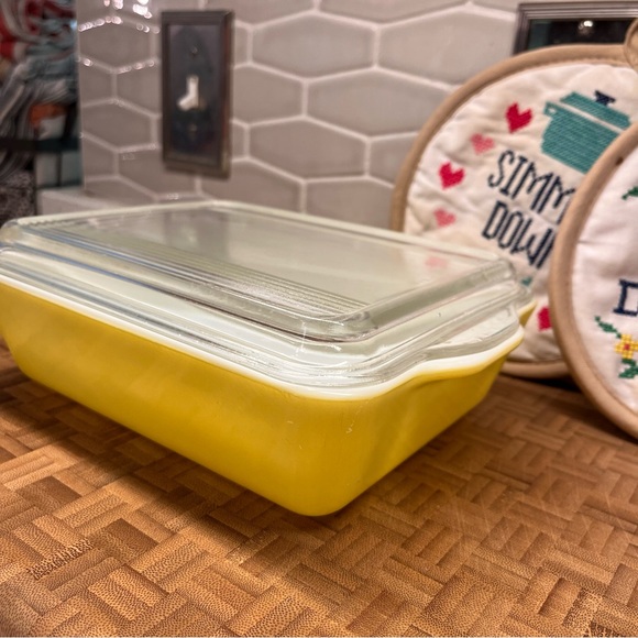 ✨Vintage Pyrex ✨Fridgie refrigerator dish with glass lid yellow - Picture 10 of 10
